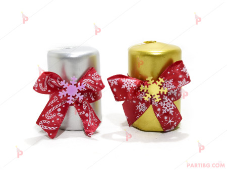Коледна свещ перлена малка с декорация (различни цветове)