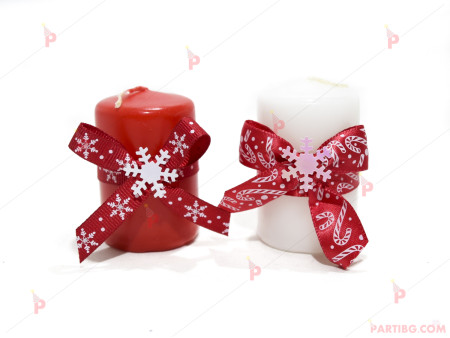 Коледна свещ малка с декорация (различни цветове)