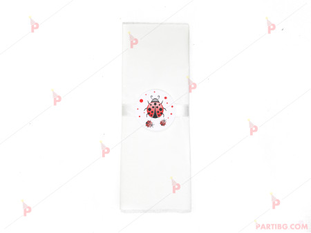Салфетка едноцветна в бяло и тематичен декор с Калинки