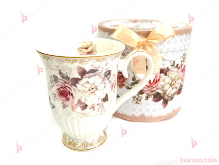Чаша за чай в подаръчна кутия - бяла с цветя 2