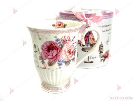 Чаша за чай в подаръчна кутия - бяла с цветя
