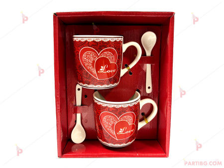 Две чаши с лъжички - декор сърца и рози в подаръчна кутия модел 2