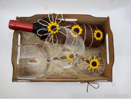 Ръчно изработено - червено вино с декор с 2 чаши в сандъче