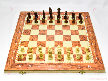 Дървен шах и табла