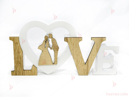 Фигура дървена надпис LOVE бяла с двойка