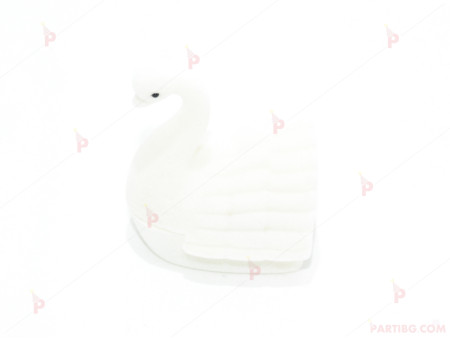 Подаръчна кутия за бижу от кадифе-лебед в бяло