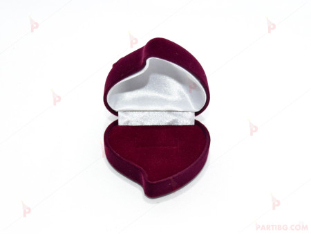 Подаръчна кутия за бижу от кадифе-сърце с роза в бордо 