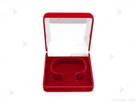 Подаръчна кутия за бижу от кадифе-квадратна в червено за гривна, часовник