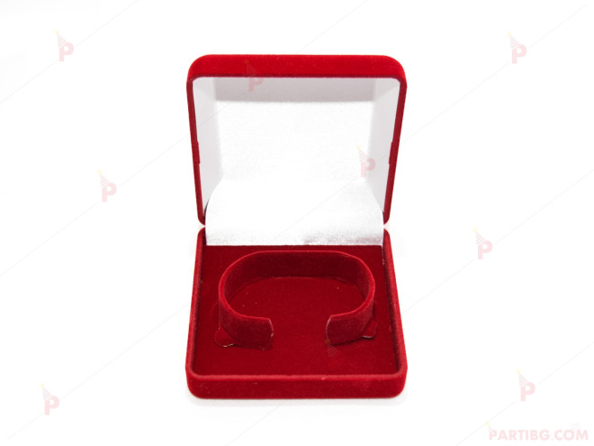 Подаръчна кутия за бижу от кадифе-квадратна в червено за гривна, часовник | PARTIBG.COM