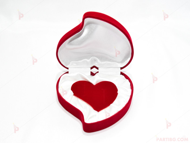 Подаръчна кутия за бижу от кадифе-сърце с роза в червено за годежни халки/комплект | PARTIBG.COM
