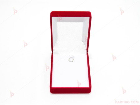 Подаръчна кутия за бижу от кадифе-малка в червено