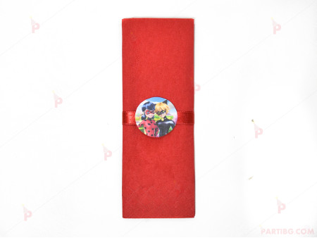 Салфетка едноцветна в червено и тематичен декор Калинката и Черния котарак / Miraculous