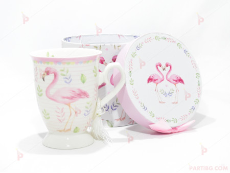Чаша за чай в подаръчна кутия - бяла с фламинго