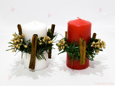Коледна свещ с украса и канели