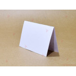Табелка за маса с име в бяло с тъмно лилава декорация (перлен картон 250гр) | PARTIBG.COM