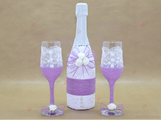 Комплект шампанско с две чаши в лилаво с рози
