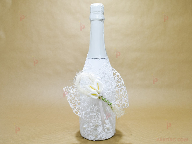 Шампанско с бяла декорация и калички | PARTIBG.COM