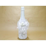 Шампанско с бяла декорация от дантела и бели розички с перличка | PARTIBG.COM